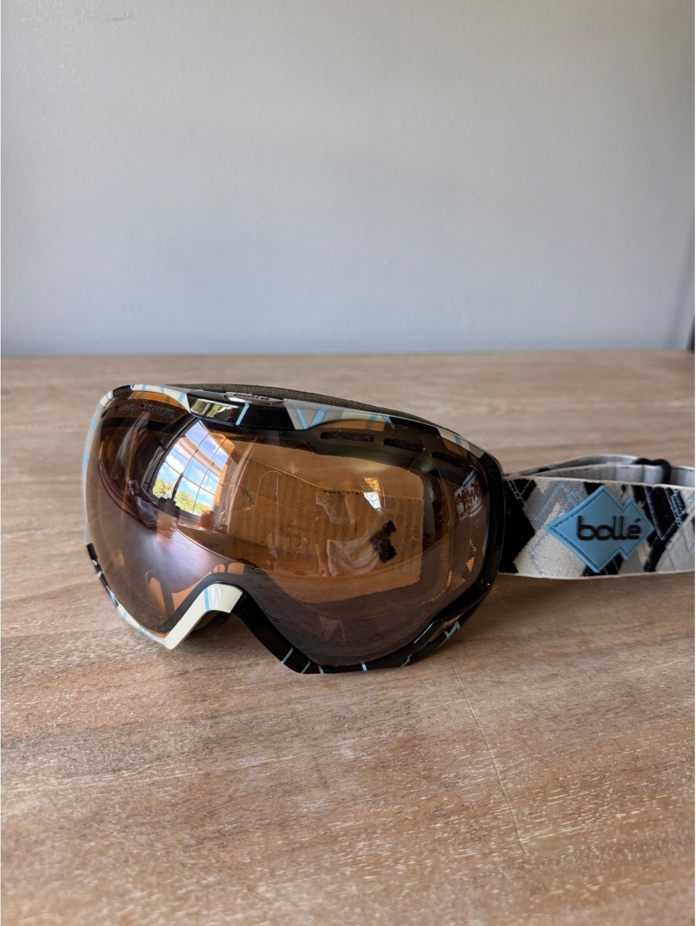 Bollé Ski Snowboard Goggles with Brown Lens and Patterned Strap